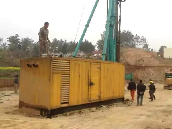 海盐如何判断水冷式机油散热器密封件是否需要更换？